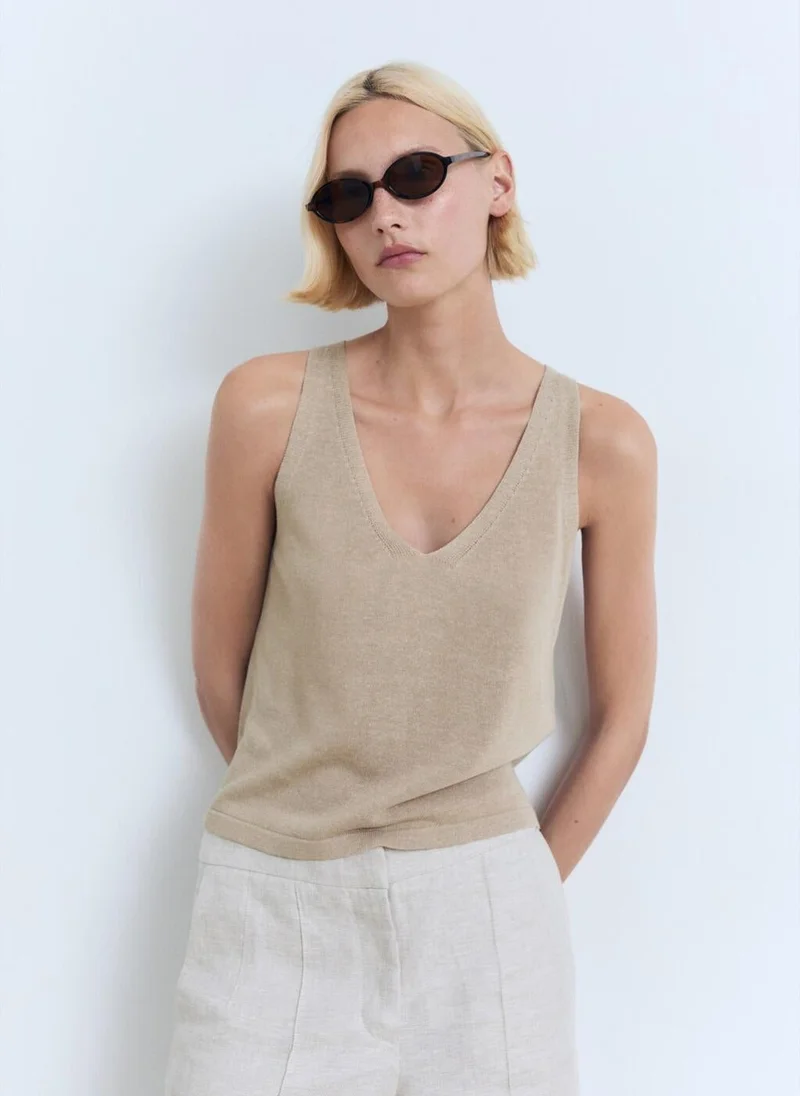 مانجو بلوزة محبوكة بياقة على شكل حرف